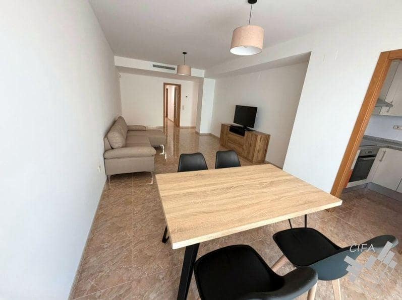 3 bedroom Flat for rent in Vinaros - € 700 (Ref: 9873534)