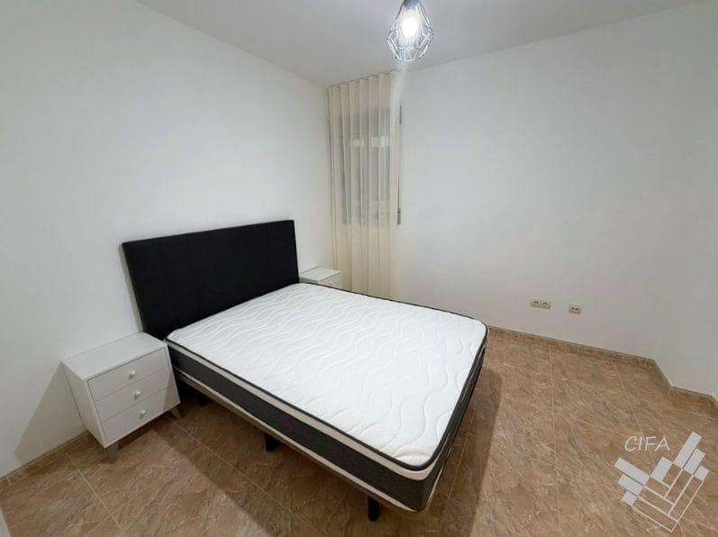 3 bedroom Flat for rent in Vinaros - € 700 (Ref: 9873534)