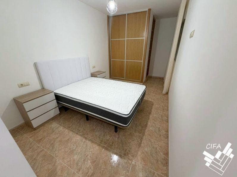 3 bedroom Flat for rent in Vinaros - € 700 (Ref: 9873534)