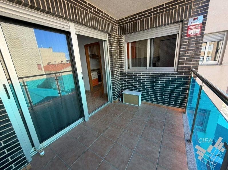 3 bedroom Flat for rent in Vinaros - € 700 (Ref: 9873534)