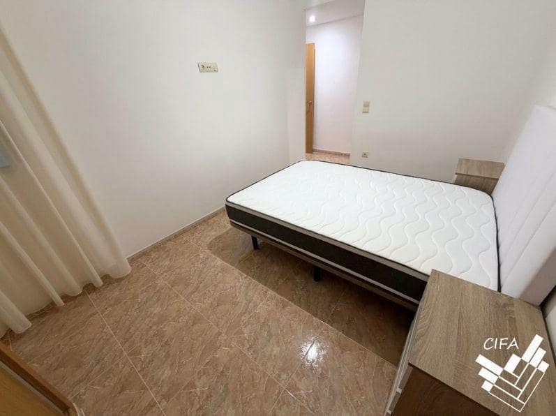 3 bedroom Flat for rent in Vinaros - € 700 (Ref: 9873534)