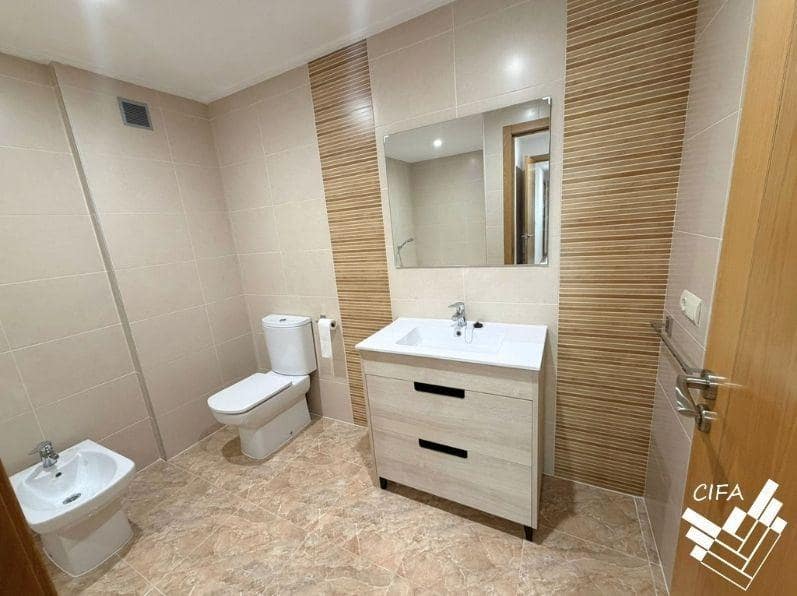 3 bedroom Flat for rent in Vinaros - € 700 (Ref: 9873534)