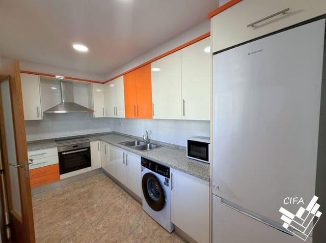 3 bedroom Flat for rent in Vinaròs - € 700 (Ref: 9873534)