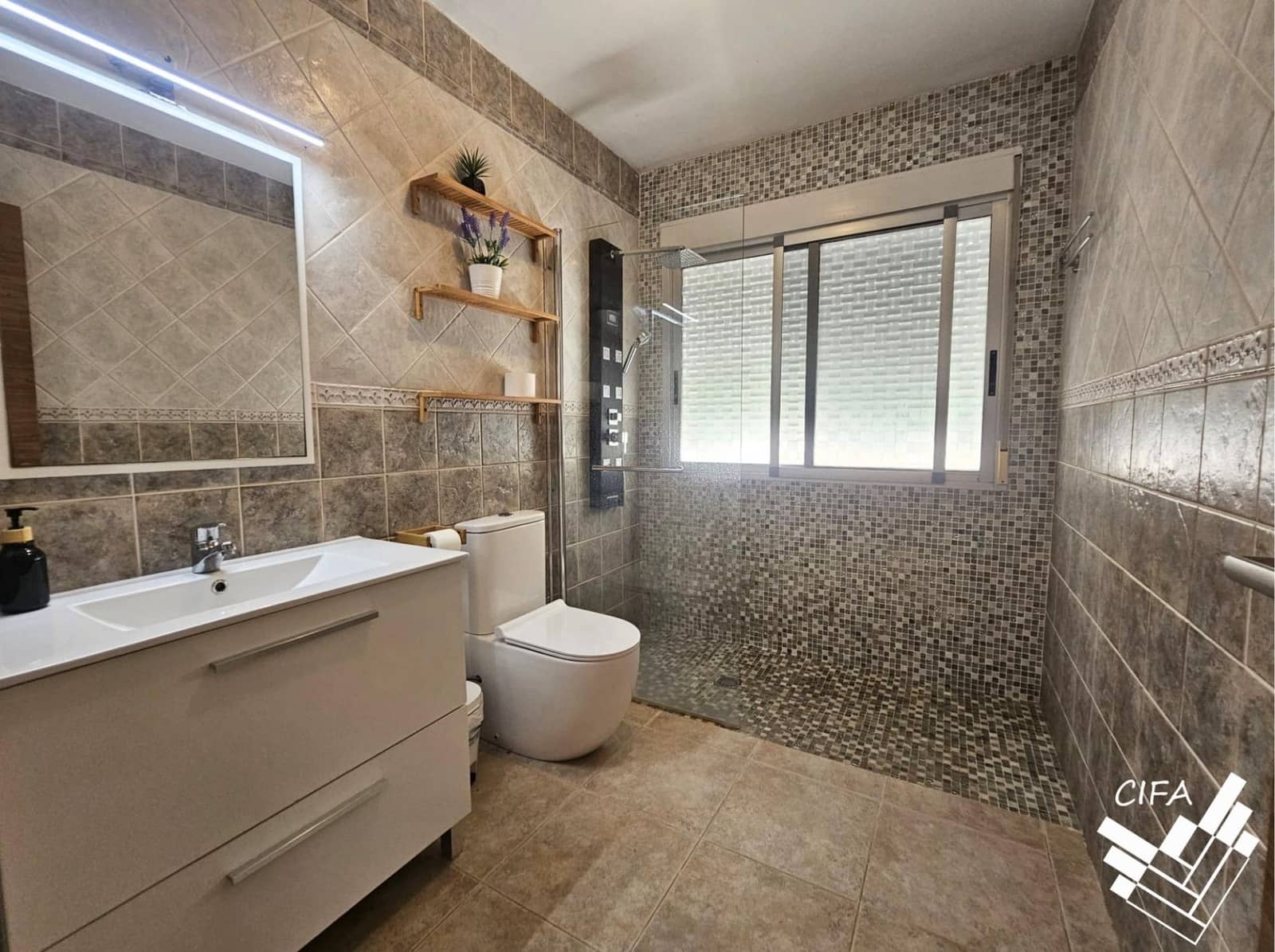 4 sovrum Villa till salu i Calig - 590 000 € (Ref: 9899203)