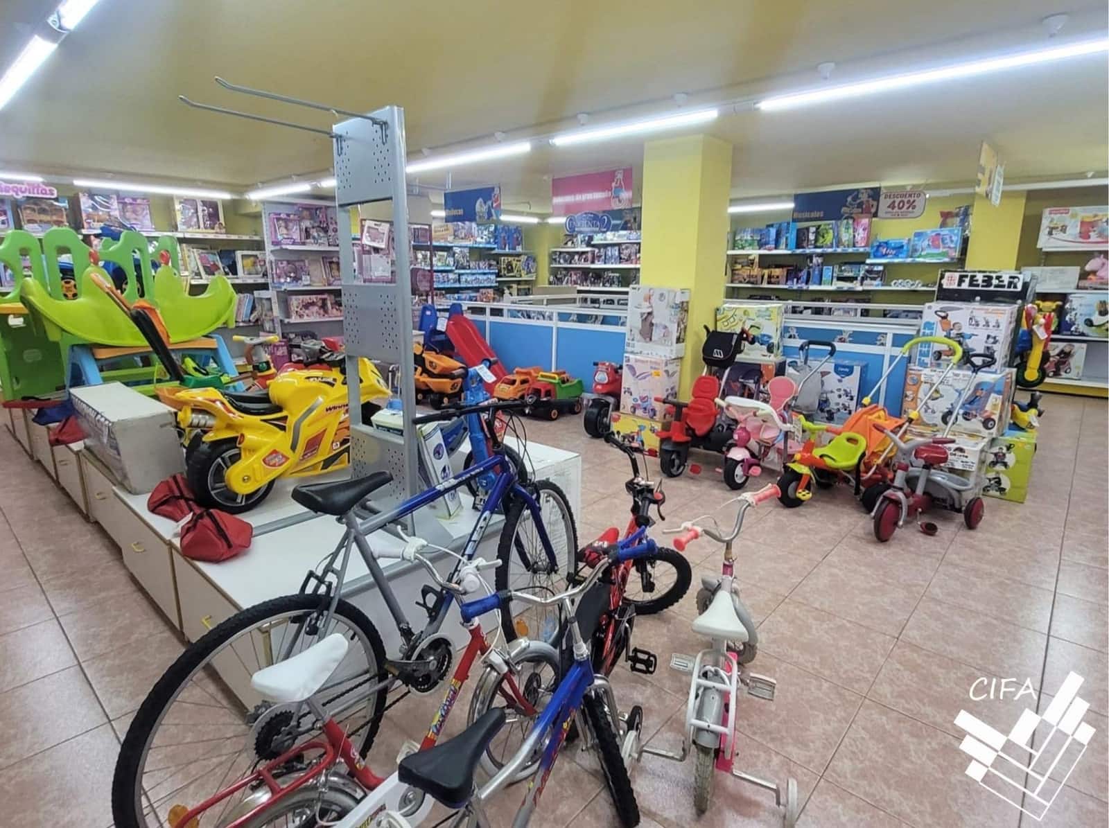 Commercieel te huur in Vinaros - € 2.000 (Ref: 9936430)