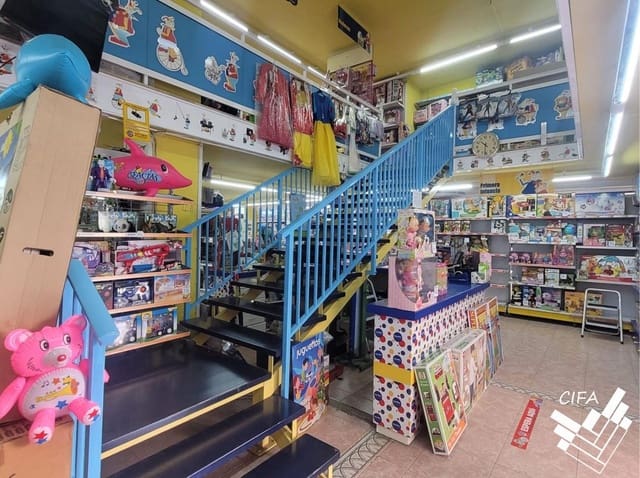 Commercieel te huur in Vinaròs - € 2.000 (Ref: 9936430)