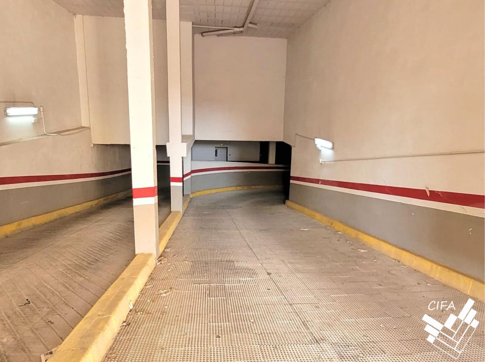 Autotalli myytävänä paikassa Vinaros - 18 500 € (Ref: 9986911)