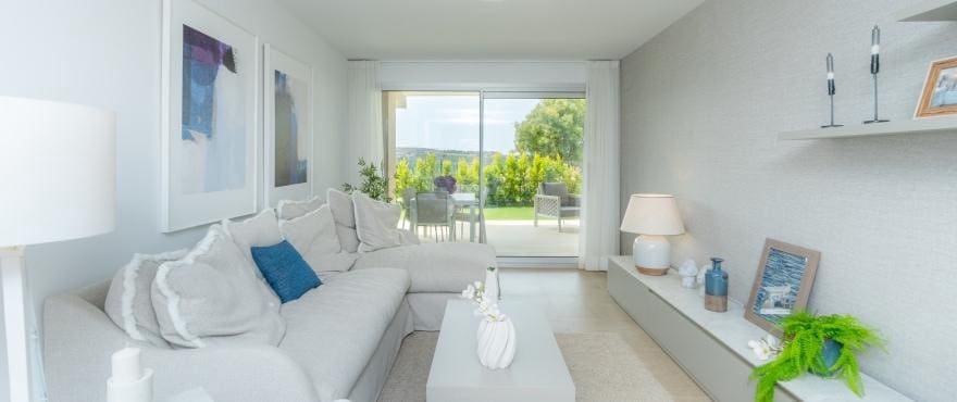 2 sovrum Lägenhet till salu i Estepona med pool garage - 370 000 € (Ref: 10094282)
