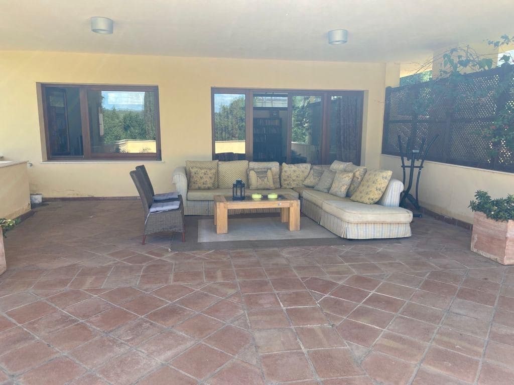 4 bedroom Villa for sale in Sotogrande with pool garage - € 1,650,000 (Ref: 10115503)