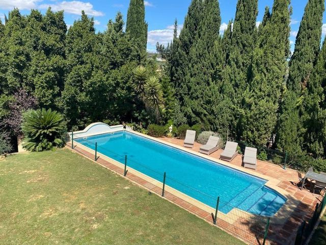 Chalet de 4 habitaciones en Sotogrande Alto, San Roque en venta con piscina garaje - 1.650.000 € (Ref: 10115503)