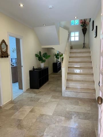 4 soveværelse Villa til leje i Sotogrande, San Roque - € 4.000 (Ref: 8551971)