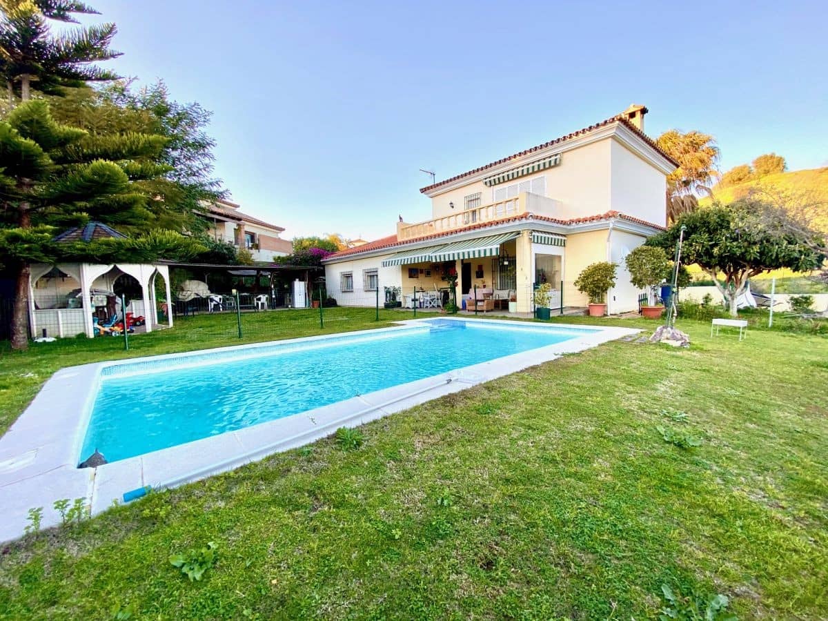 4 camera da letto Villa in vendita in Pueblo Nuevo de Guadiaro con piscina garage - 875.000 € (Rif: 8610961)
