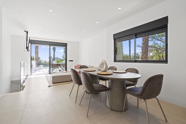 4 chambre Appartement à vendre à El Paraiso, Estepona avec piscine garage - 915 000 € (Ref: 8903262)