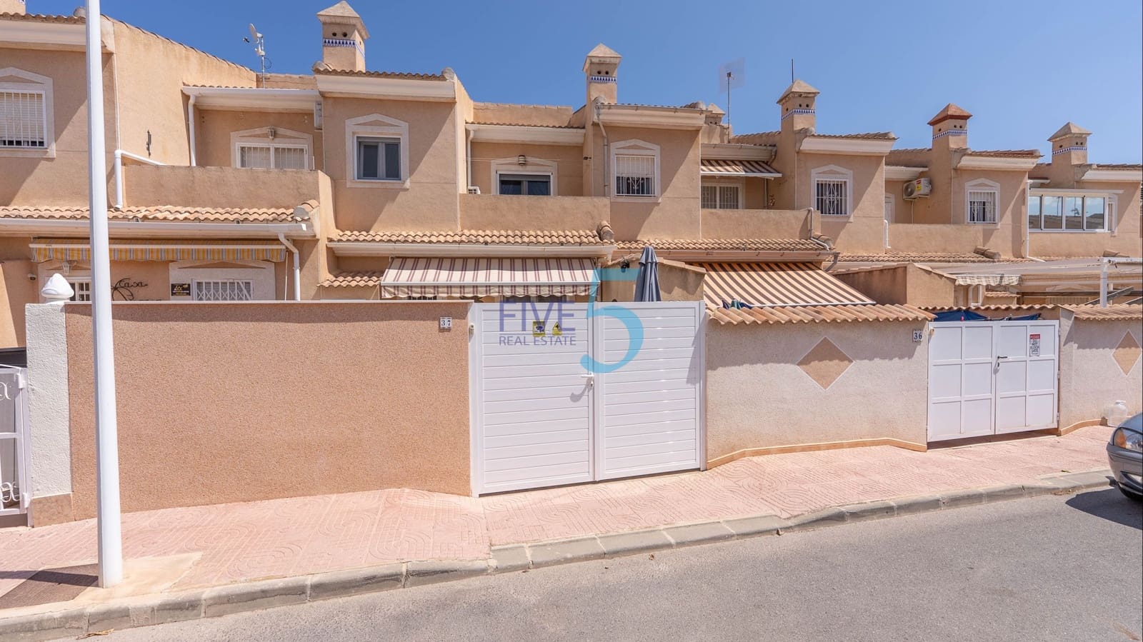 3 quarto Casa em Banda para venda em Ciudad Quesada com piscina - 239 995 € (Ref: 10000063)