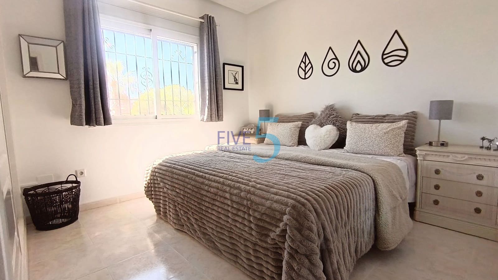 3 bedroom Villa for sale in Ciudad Quesada with pool - € 249,999 (Ref: 10000064)