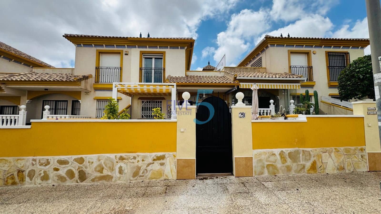3 slaapkamer Huis te koop in Villamartin met zwembad garage - € 225.000 (Ref: 10000605)