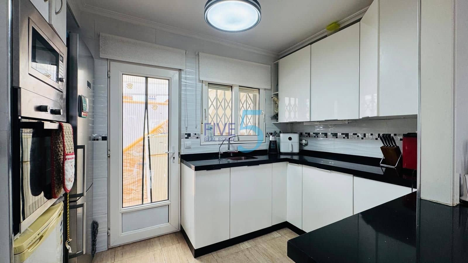 3 slaapkamer Huis te koop in Villamartin met zwembad garage - € 225.000 (Ref: 10000605)