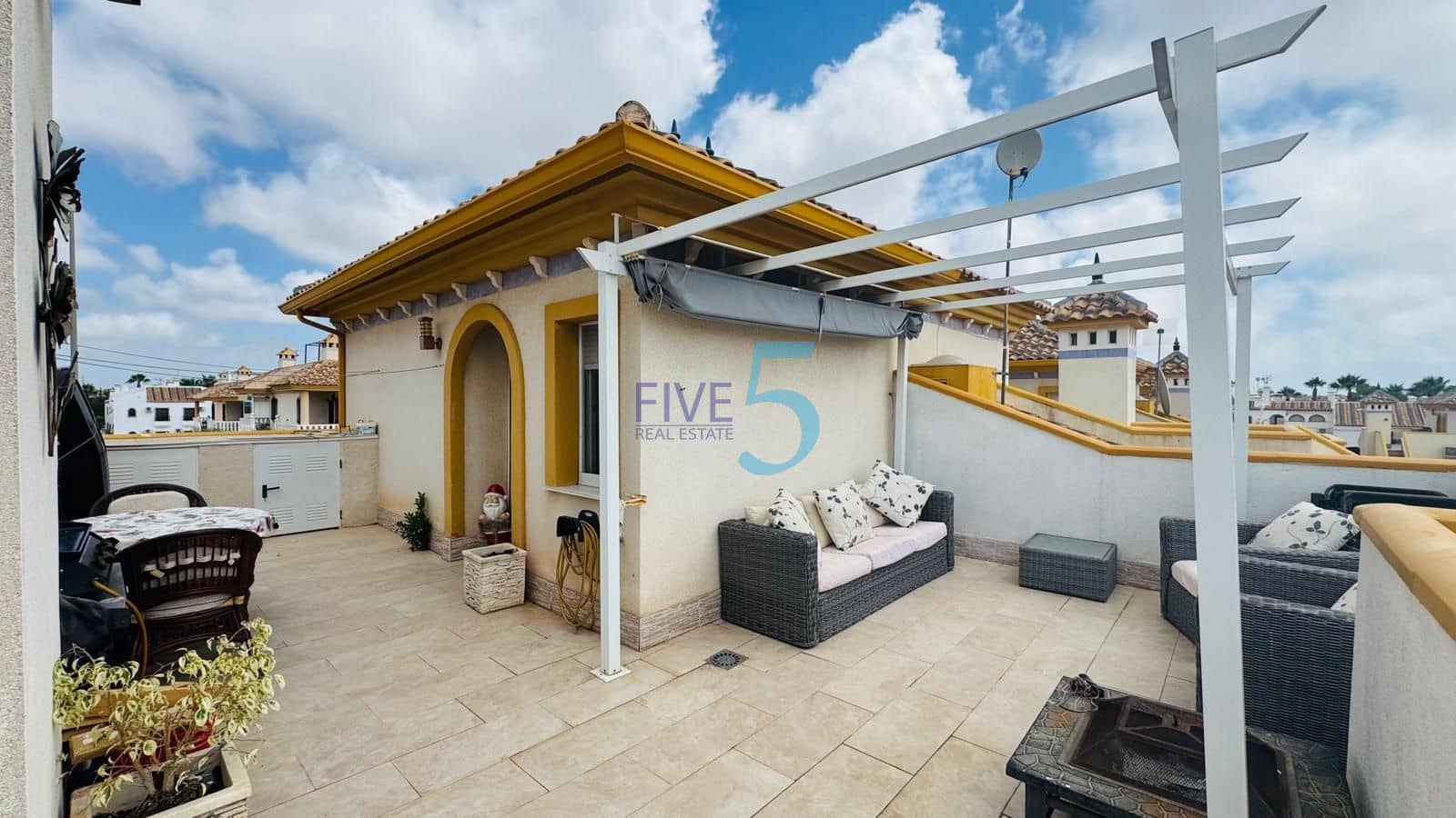 3 slaapkamer Huis te koop in Villamartin met zwembad garage - € 225.000 (Ref: 10000605)