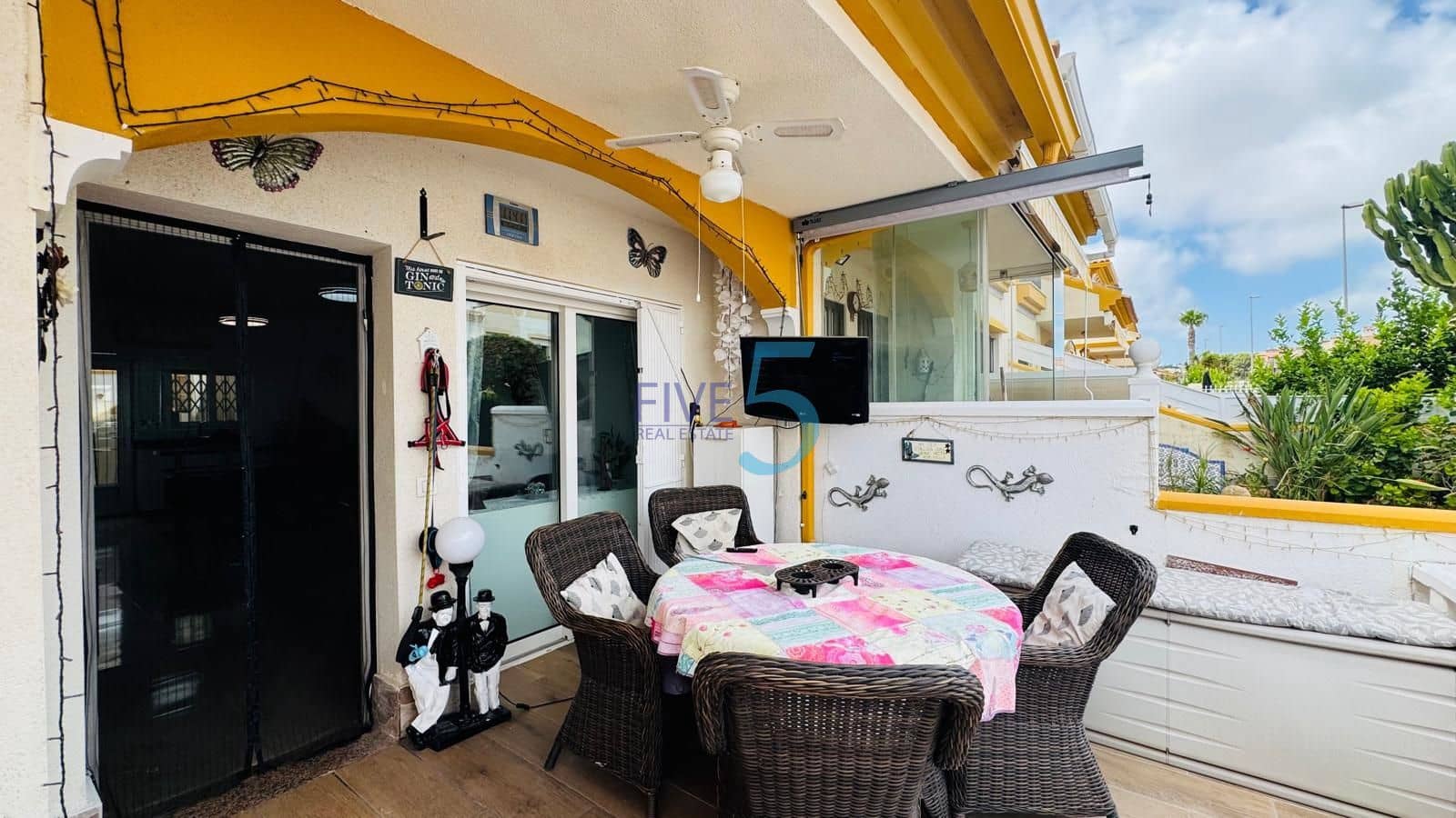 3 slaapkamer Huis te koop in Villamartin met zwembad garage - € 225.000 (Ref: 10000605)
