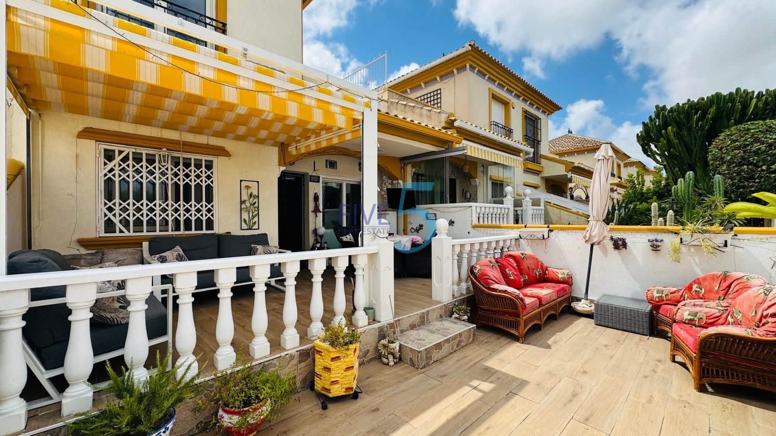 3 slaapkamer Huis te koop in Villamartin met zwembad garage - € 225.000 (Ref: 10000605)