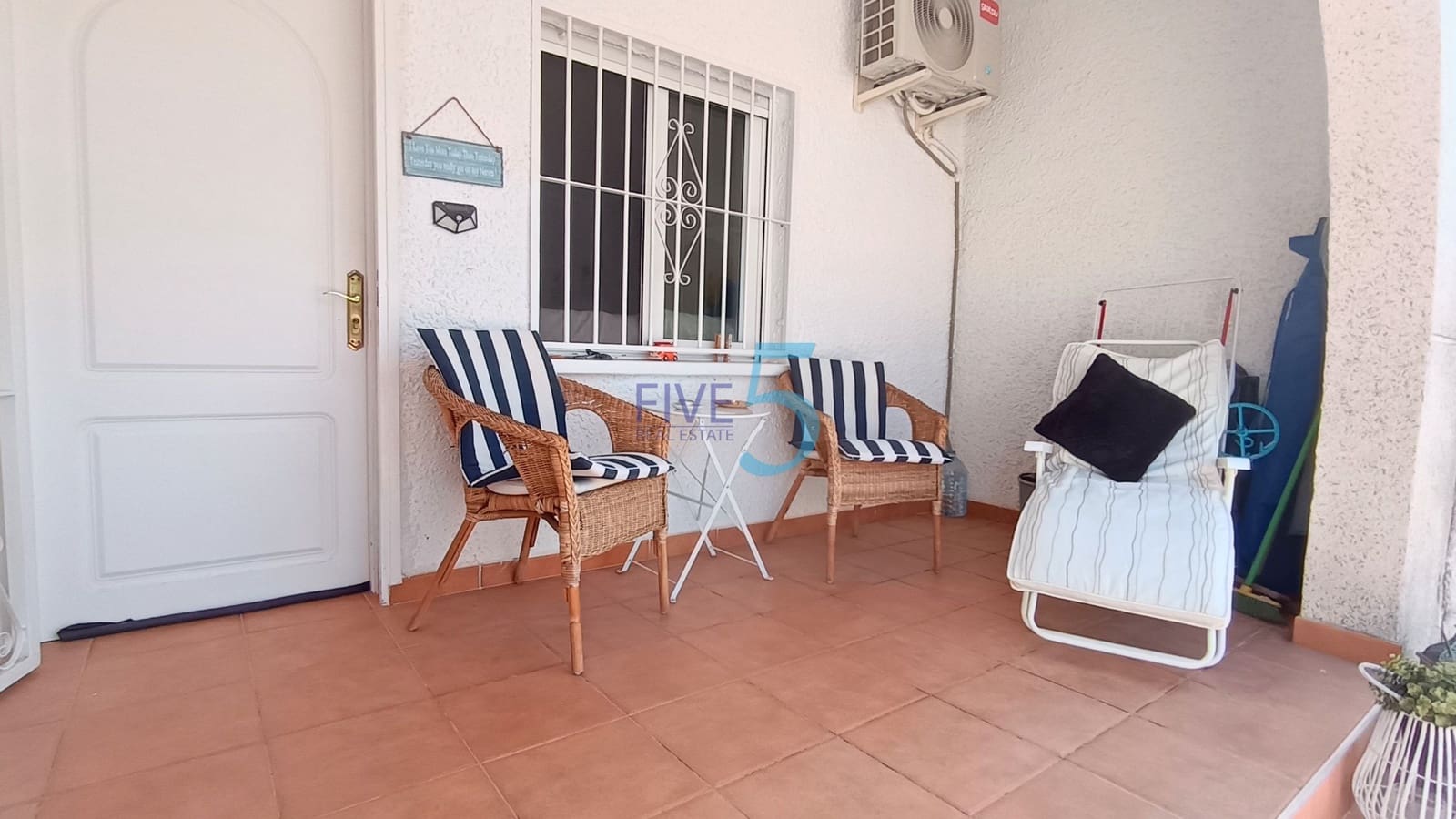 1 sovrum Bungalow till salu i Torrevieja - 99 999 € (Ref: 10001188)