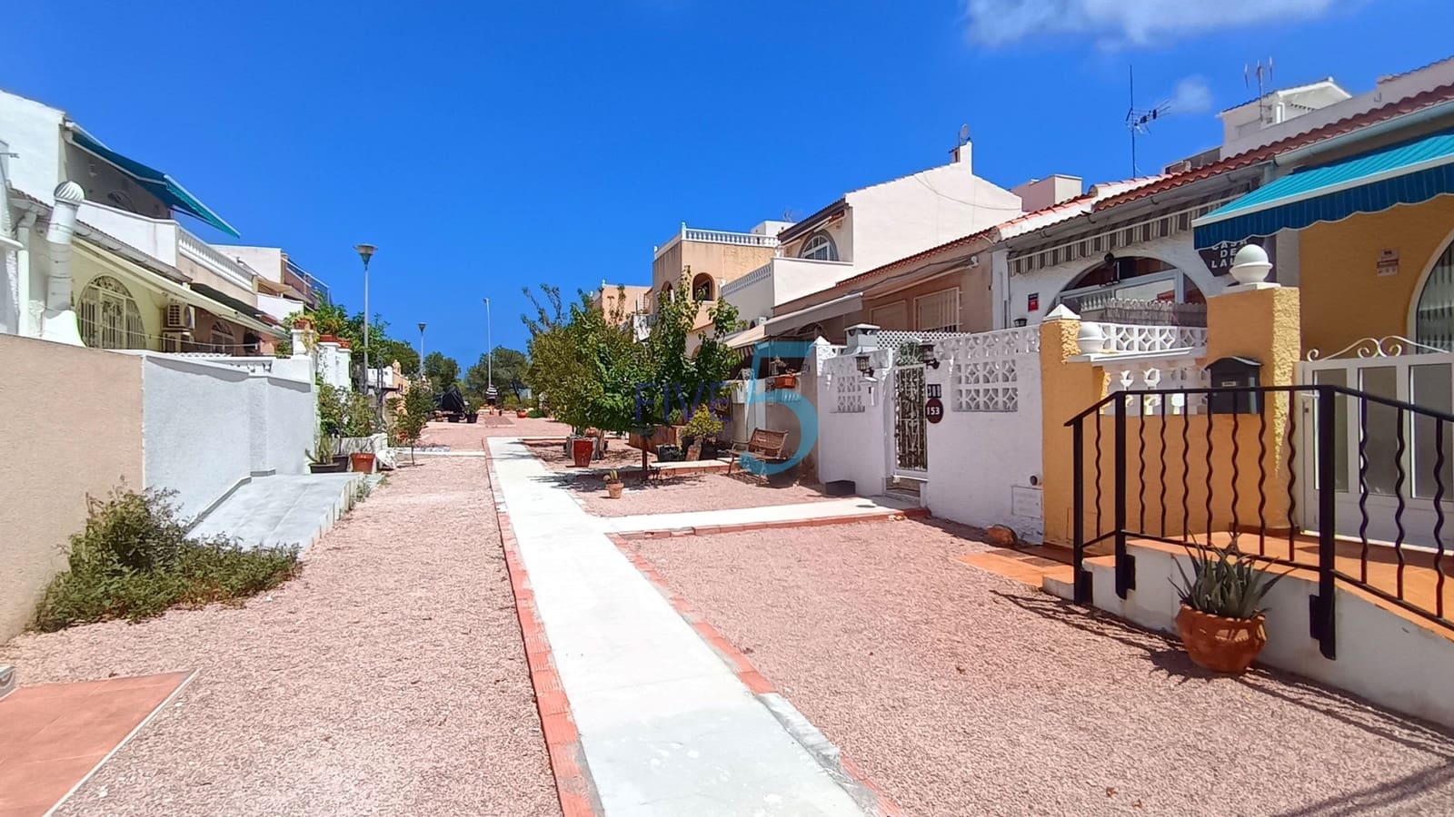 1 sovrum Bungalow till salu i Torrevieja - 99 999 € (Ref: 10001188)