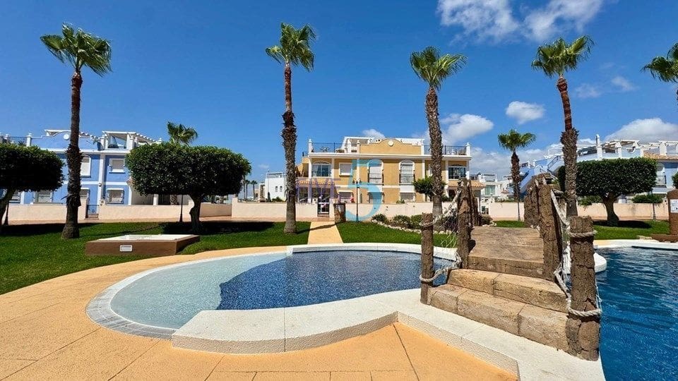 3 quarto Casa em Banda para venda em Orihuela Costa com piscina - 335 000 € (Ref: 10002380)