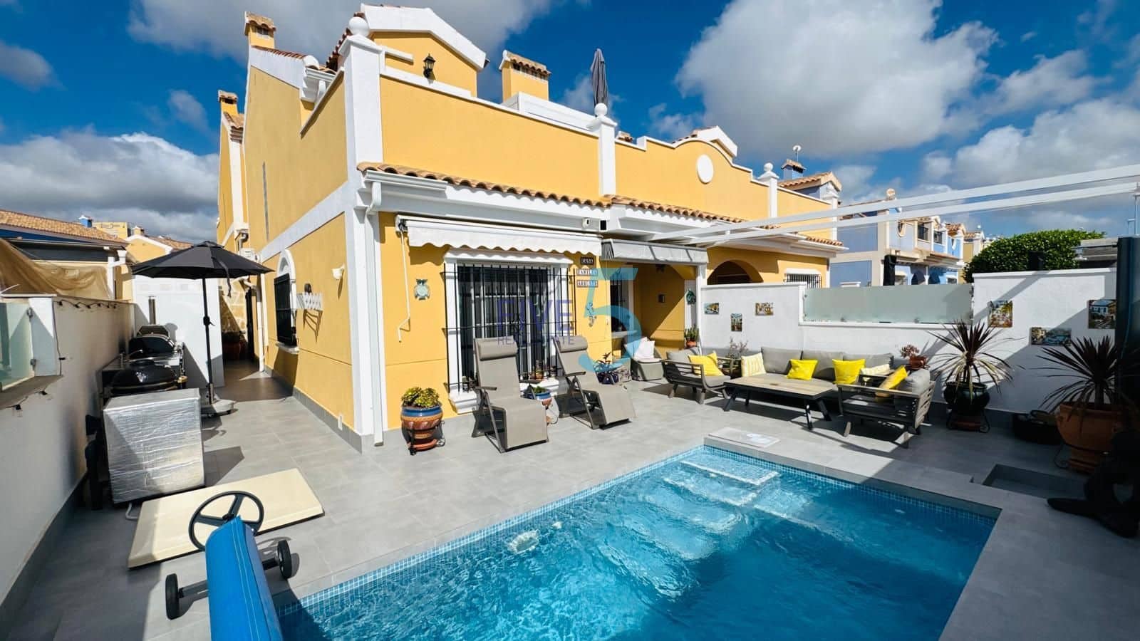 3 quarto Casa em Banda para venda em Orihuela Costa com piscina - 335 000 € (Ref: 10002380)