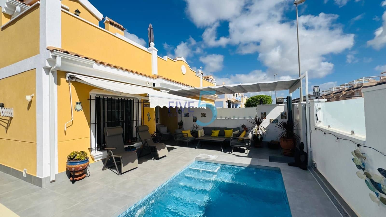 3 quarto Casa em Banda para venda em Orihuela Costa com piscina - 335 000 € (Ref: 10002380)