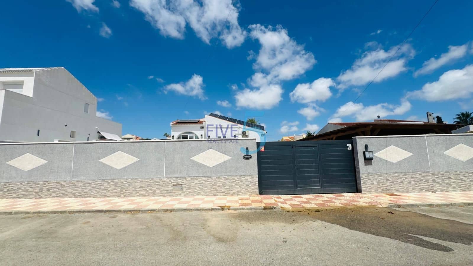 2 slaapkamer Villa te koop in Ciudad Quesada met zwembad - € 334.900 (Ref: 10004748)