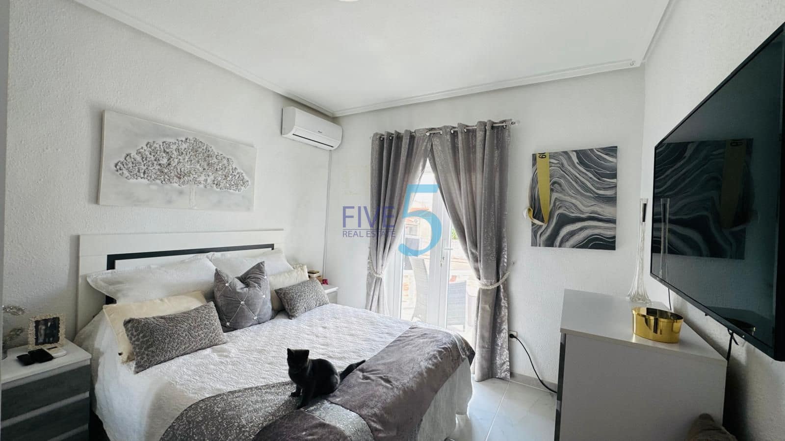 2 slaapkamer Villa te koop in Ciudad Quesada met zwembad - € 334.900 (Ref: 10004748)
