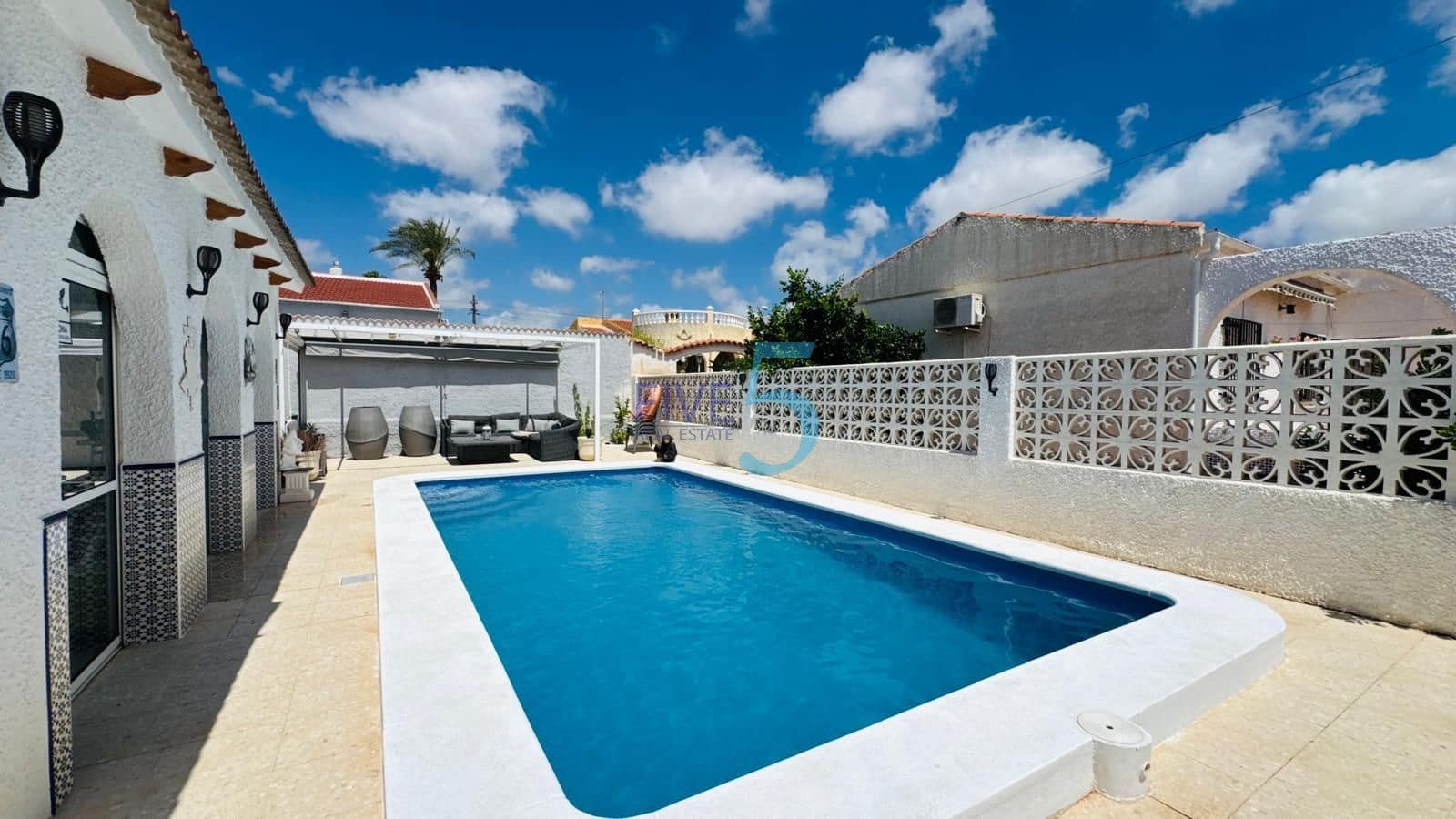 2 slaapkamer Villa te koop in Ciudad Quesada met zwembad - € 334.900 (Ref: 10004748)