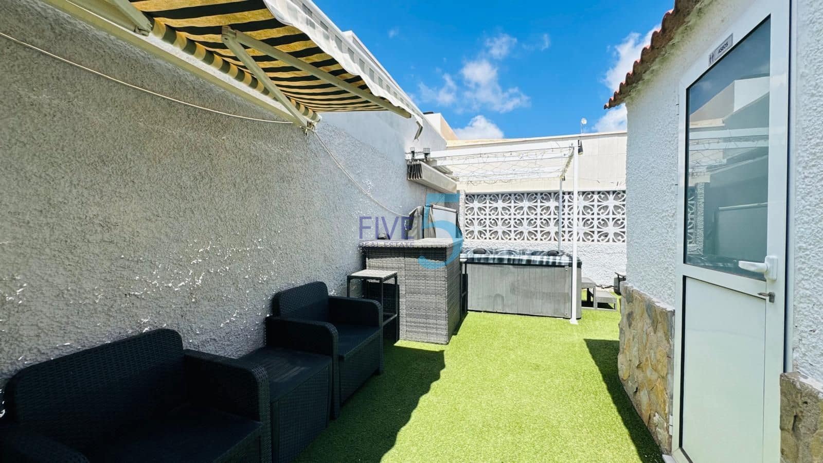 2 slaapkamer Villa te koop in Ciudad Quesada met zwembad - € 334.900 (Ref: 10004748)