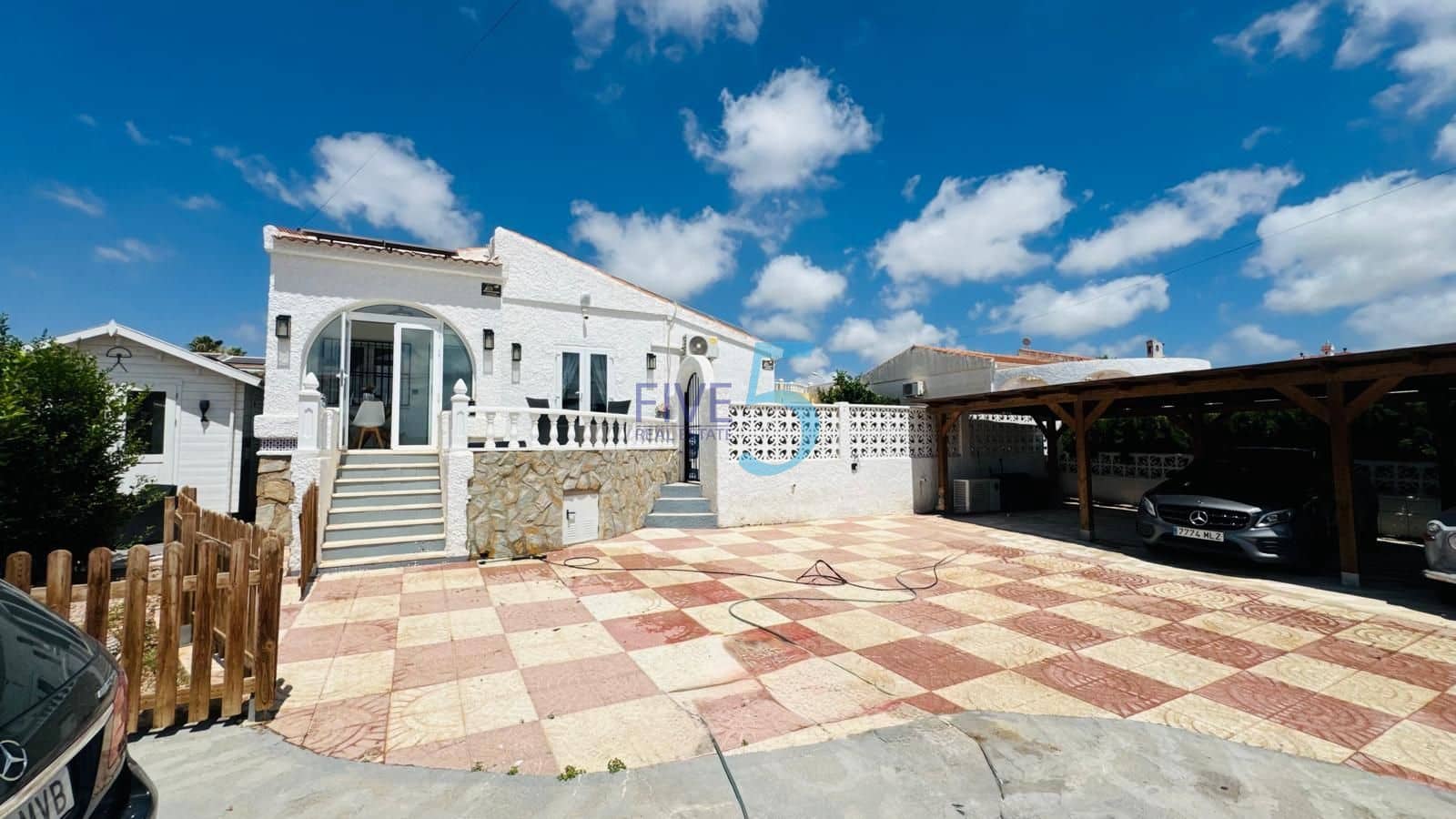 2 slaapkamer Villa te koop in Ciudad Quesada met zwembad - € 334.900 (Ref: 10004748)