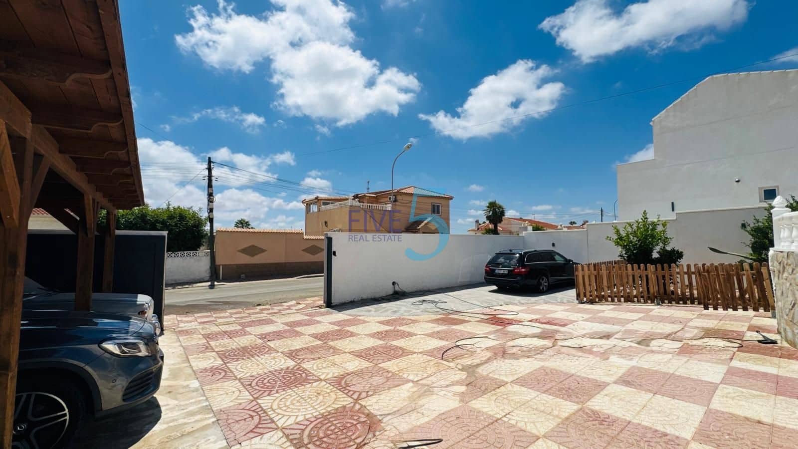 2 slaapkamer Villa te koop in Ciudad Quesada met zwembad - € 334.900 (Ref: 10004748)
