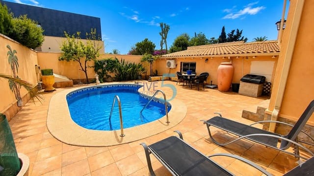 3 soverom Villa til salgs i Torrevieja med svømmebasseng garasje - € 309 500 (Ref: 10004749)