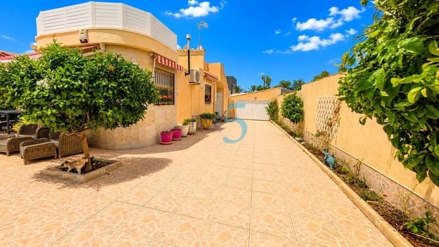 3 soverom Villa til salgs i Torrevieja med svømmebasseng garasje - € 309 500 (Ref: 10004749)