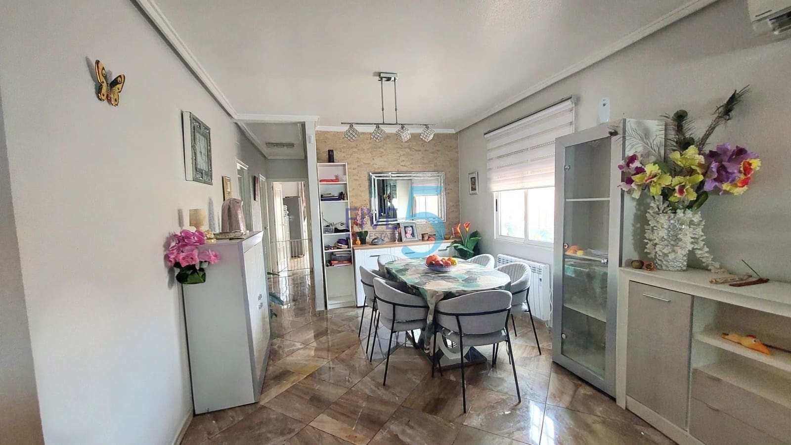 3 soverom Villa til salgs i Torrevieja med svømmebasseng garasje - € 309 500 (Ref: 10004749)