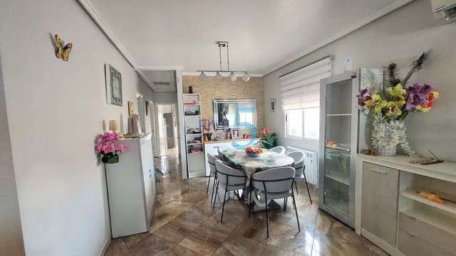 3 soverom Villa til salgs i Torrevieja med svømmebasseng garasje - € 309 500 (Ref: 10004749)