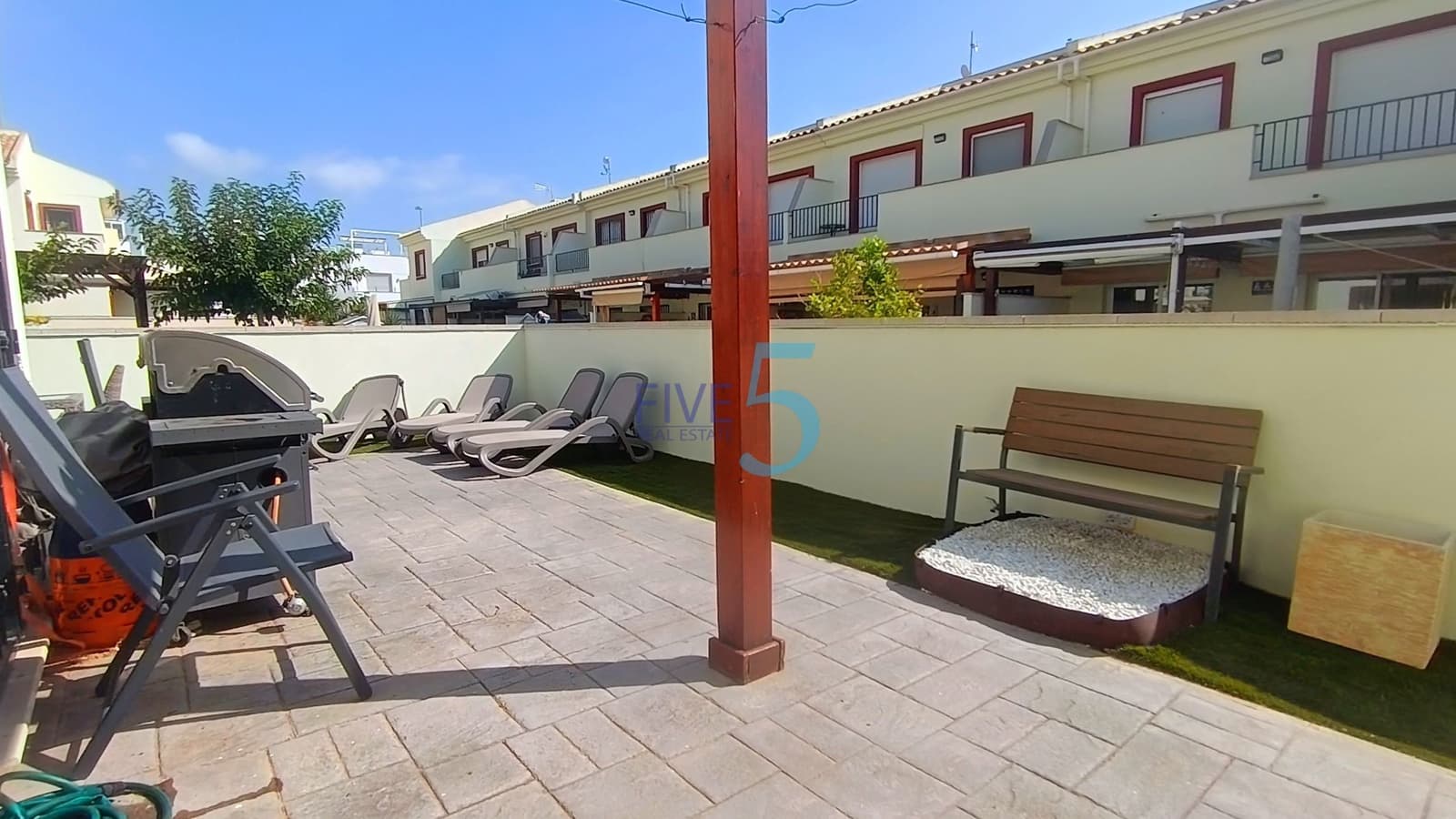 Chalet de 3 habitaciones en Ciudad Quesada en venta con piscina - 265.000 € (Ref: 10008041)
