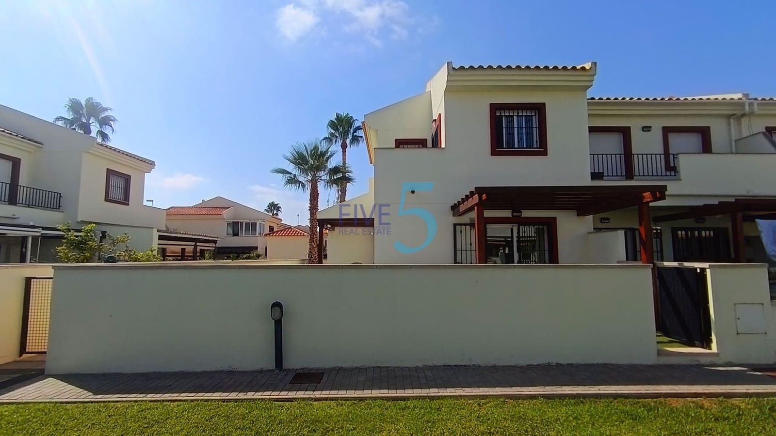 Chalet de 3 habitaciones en Ciudad Quesada en venta con piscina - 265.000 € (Ref: 10008041)
