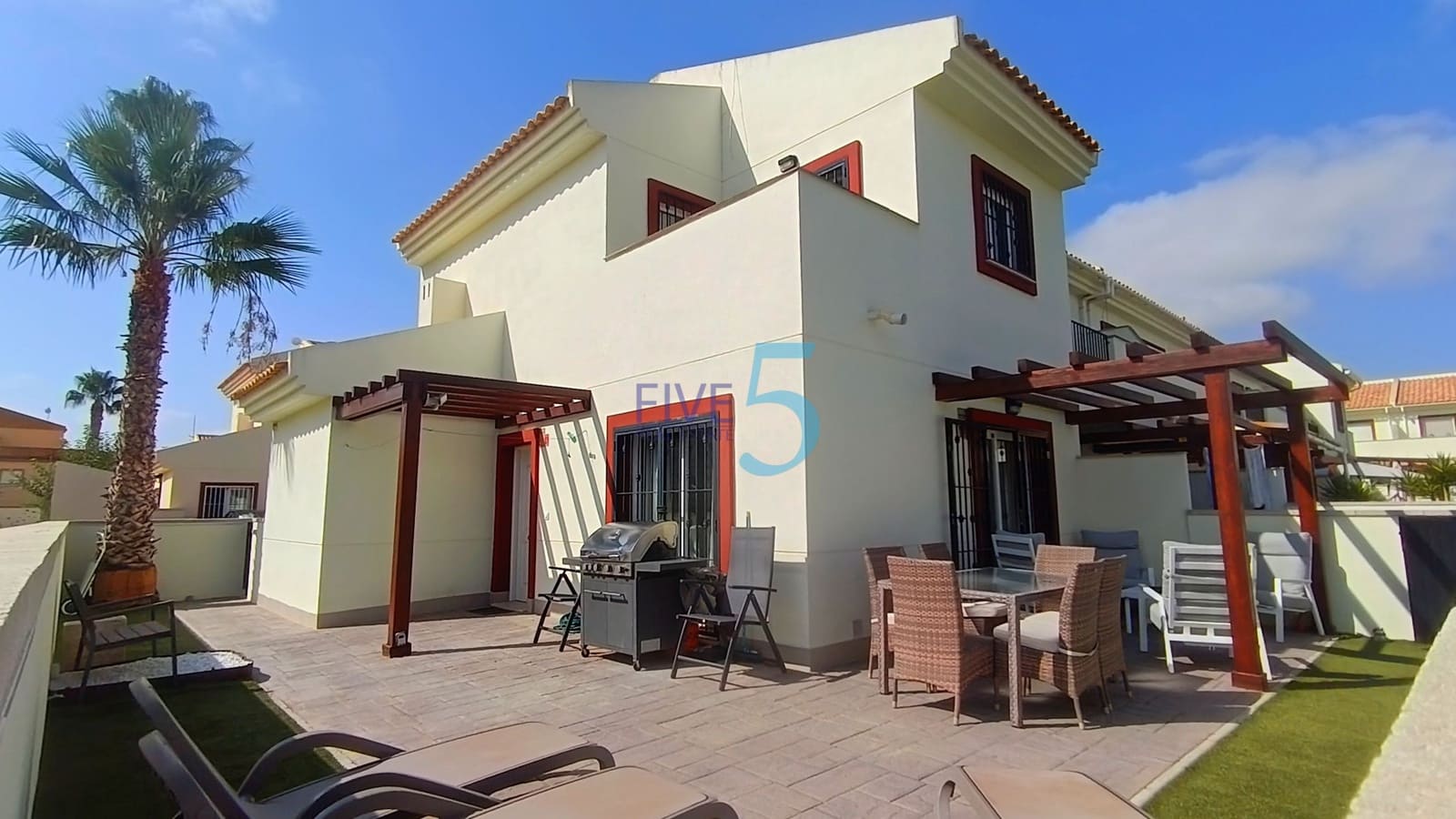 Chalet de 3 habitaciones en Ciudad Quesada en venta con piscina - 265.000 € (Ref: 10008041)