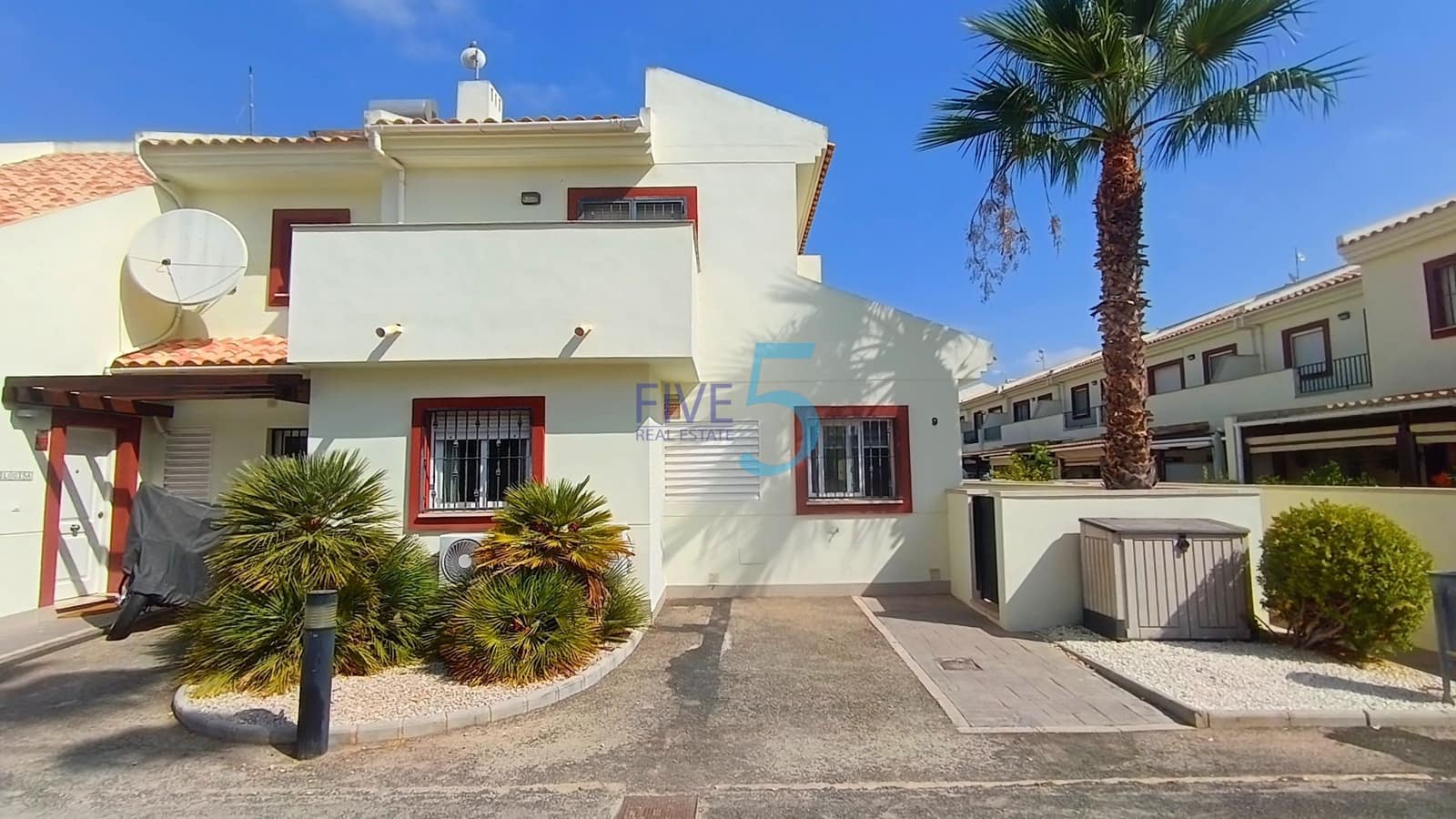 Chalet de 3 habitaciones en Ciudad Quesada en venta con piscina - 265.000 € (Ref: 10008041)