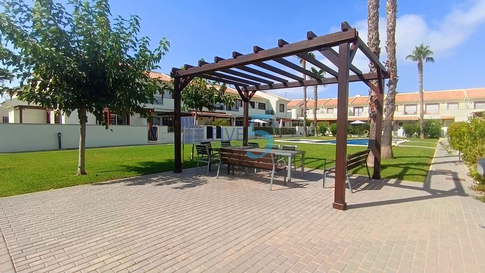 Chalet de 3 habitaciones en Ciudad Quesada en venta con piscina - 265.000 € (Ref: 10008041)