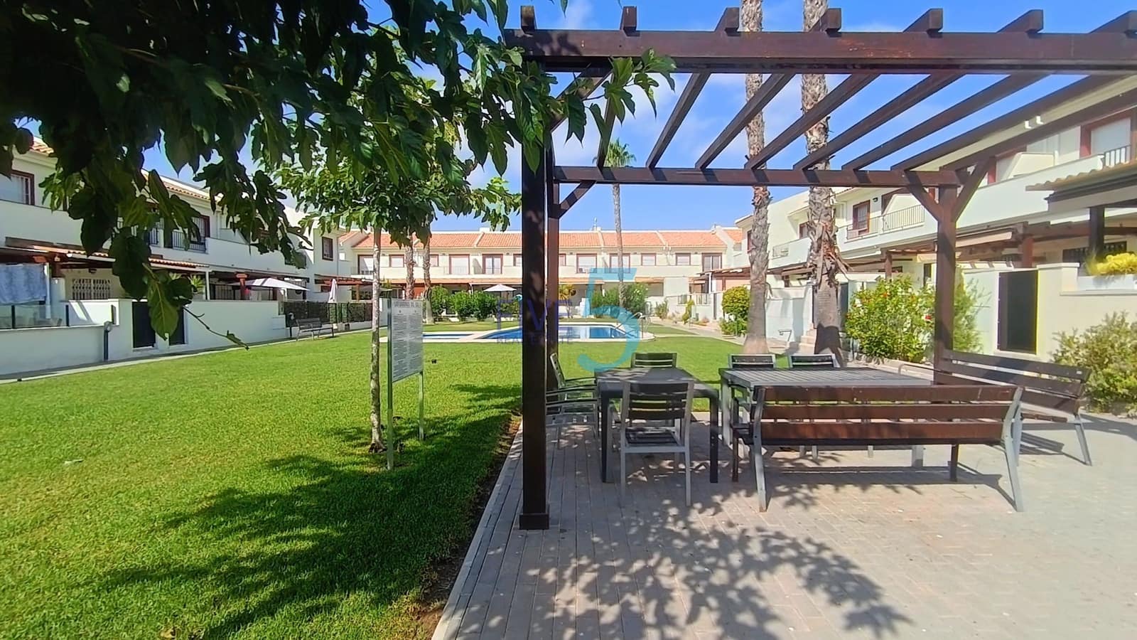 Chalet de 3 habitaciones en Ciudad Quesada en venta con piscina - 265.000 € (Ref: 10008041)