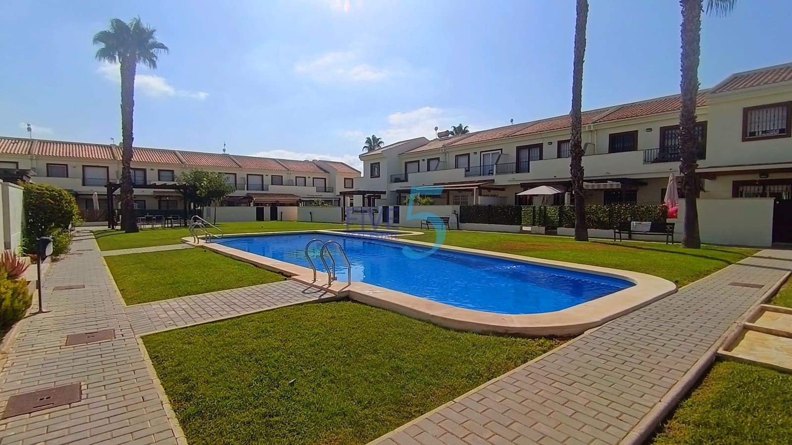 Chalet de 3 habitaciones en Ciudad Quesada en venta con piscina - 265.000 € (Ref: 10008041)
