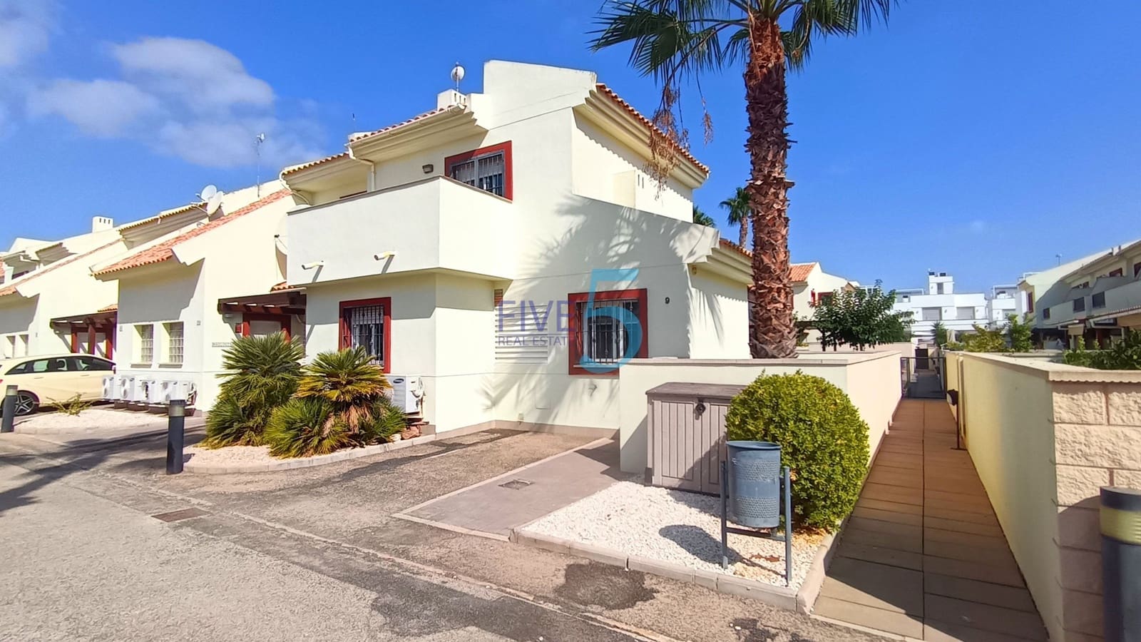 Chalet de 3 habitaciones en Ciudad Quesada en venta con piscina - 265.000 € (Ref: 10008041)