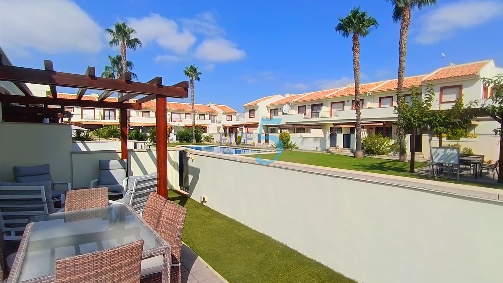 Chalet de 3 habitaciones en Ciudad Quesada en venta con piscina - 265.000 € (Ref: 10008041)