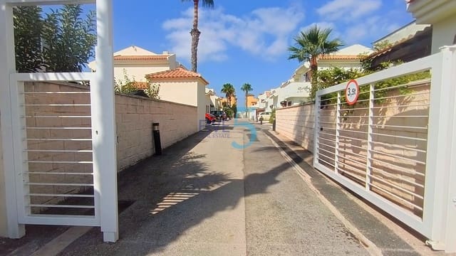 Chalet de 3 habitaciones en Ciudad Quesada, Rojales en venta con piscina - 265.000 € (Ref: 10008041)