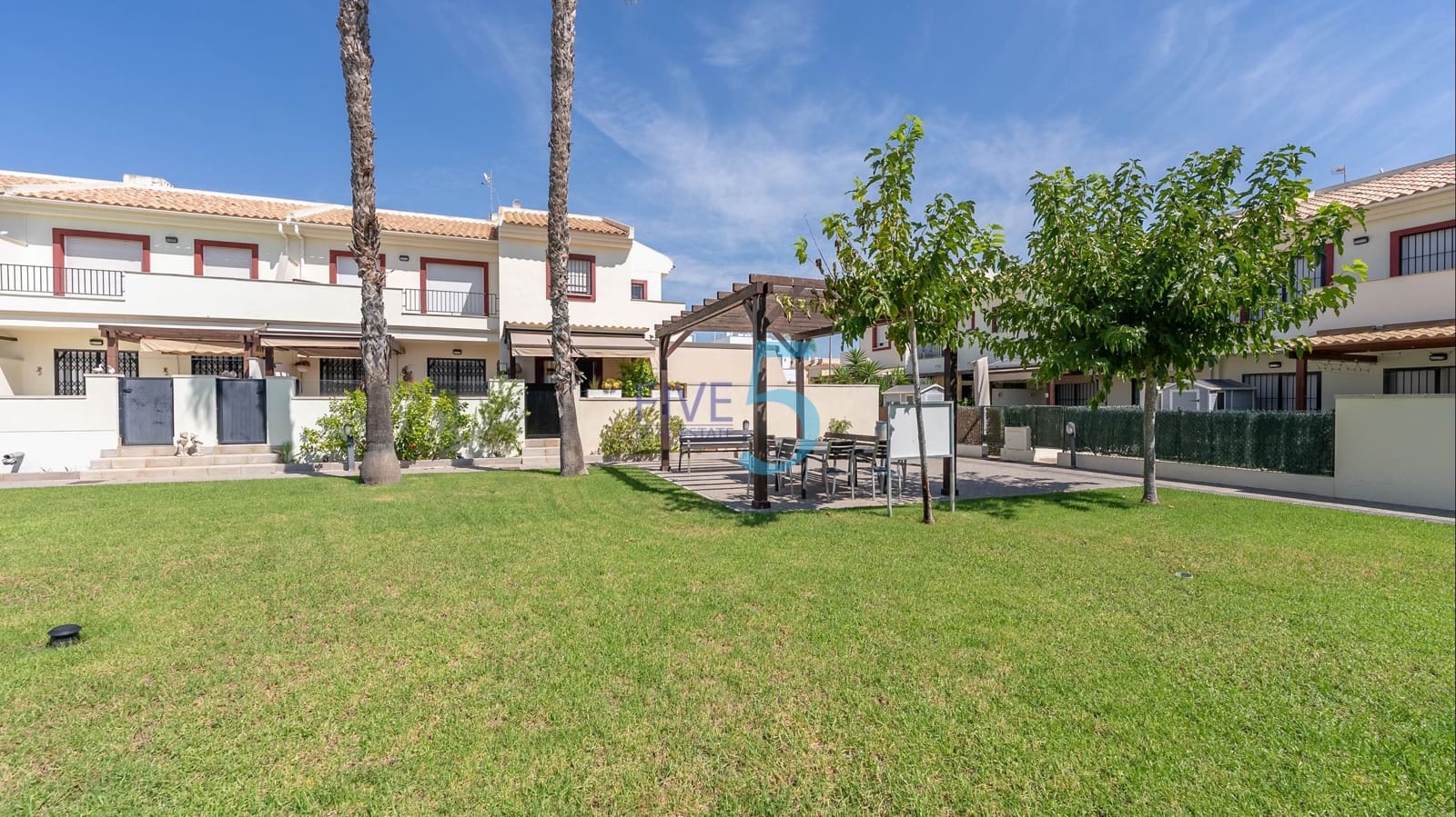 3 soverom Villa til salgs i Ciudad Quesada med svømmebasseng garasje - € 265 000 (Ref: 10008041)
